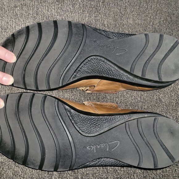 Cute Clarks Leather Loafers - Picture 9 of 11